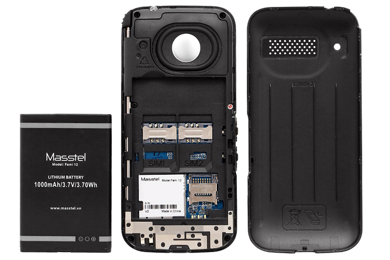 Điện thoại Masstel Fami 12 | Thiết kế pin rời tiện lợi